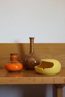 Posacenere vintage in ceramica smaltata gialla space age...