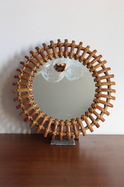 Specchio da parete rotondo in bambù design di Olaf von Bohr per l'azienda Bonacina