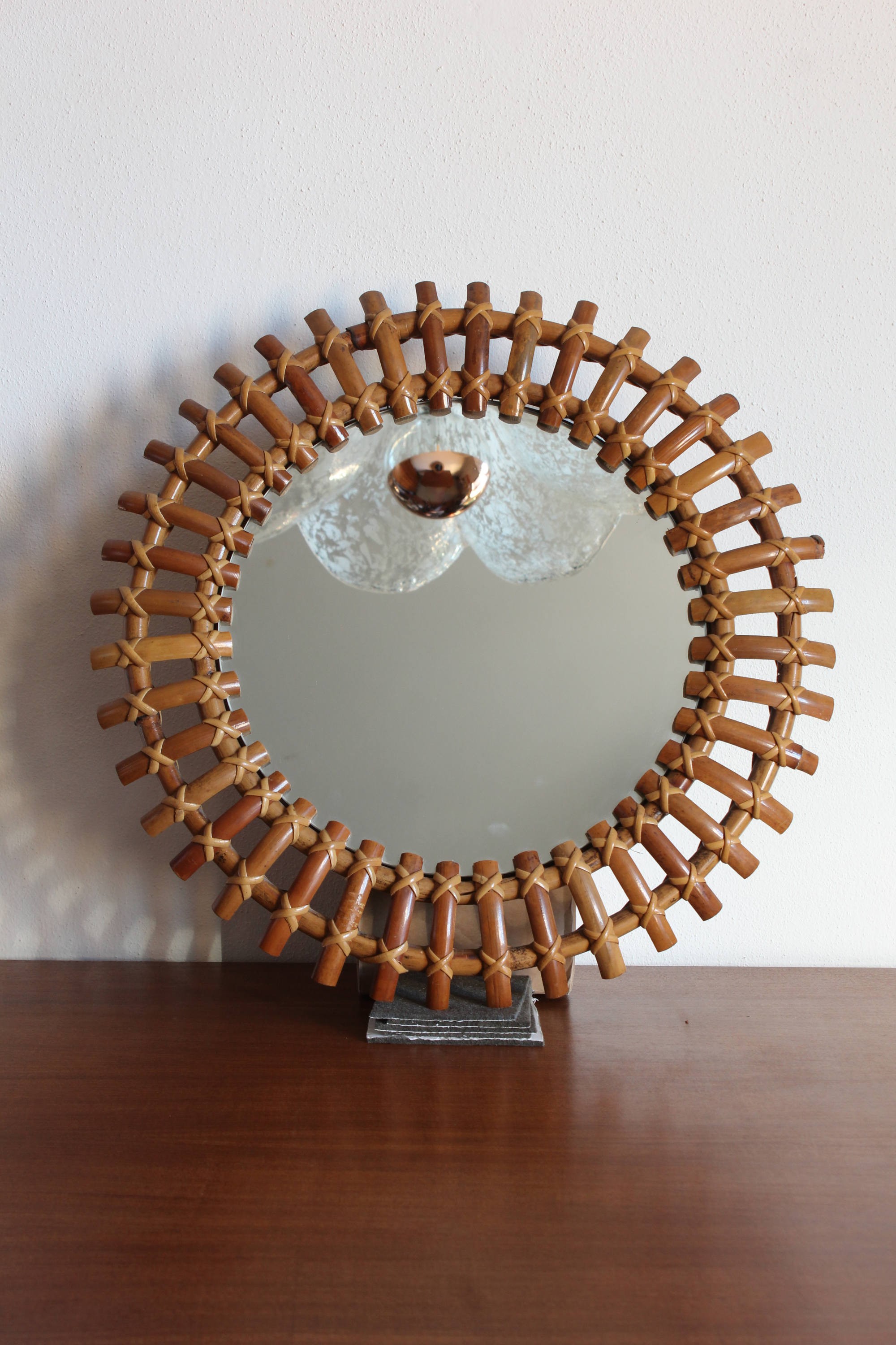 Specchio da parete tondo in bambù design di Olaf von Bohr per Bonacina