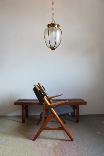 Poltrona in legno sullo stile di Hans Jørgen Wegner