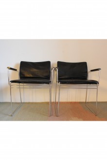 Set of two Jano armchairs design Kazuhide Takahama 2