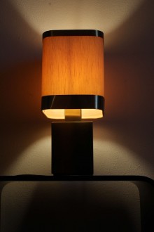 Lampada da tavolo in ottone con paralume in tessuto 2